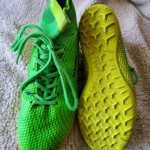 Aleader turf soccer cleats, size 6Y.